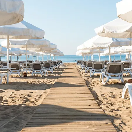 Semesteranläggning (resort) Barut B Side