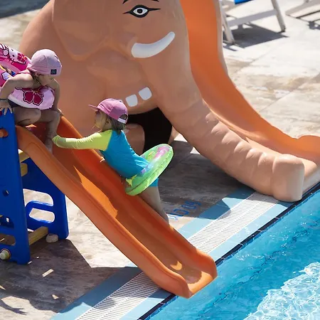 Semesteranläggning (resort) Barut B Side